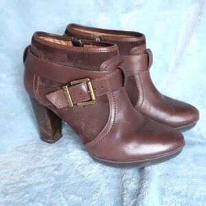 CLARKS Artisan Lida Dallas Suede Ankle Boots size 9M